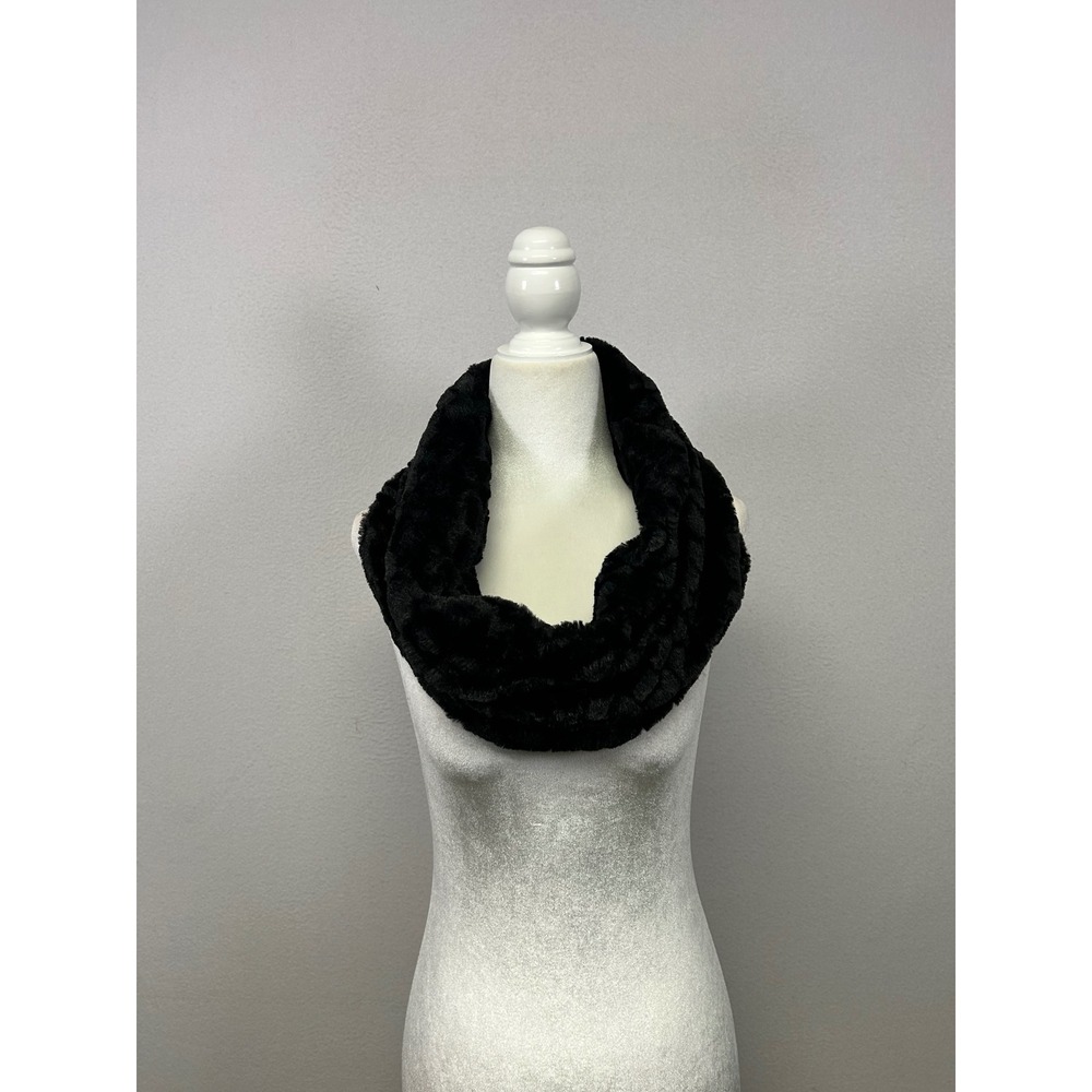 Elegant Minimalist Dillards Women OS Black Faux Fur Textured Infinity Scarf